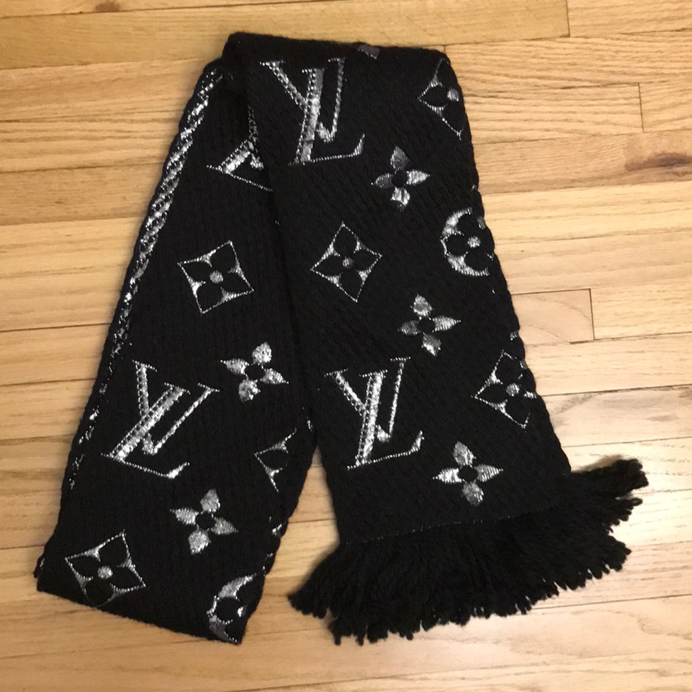 NWT Authentic Louis Vuitton monogram scarf
